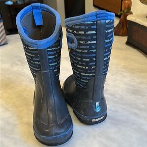 Bogs Blue Rain and Snow Boots with Rubber Construction and Flexible Design
